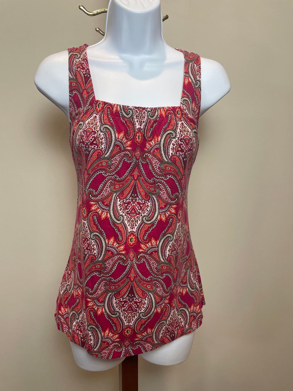 Ann Taylor Paisley Sleeveless Top Size M Red Pink Cotton Soft Knit Square Neck